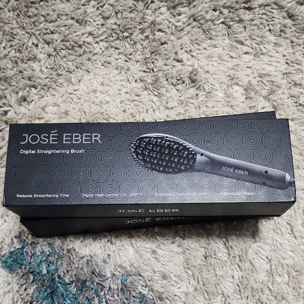 José Eber Digital Straightening Brush